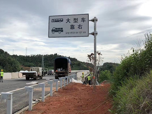 交通標(biāo)志桿